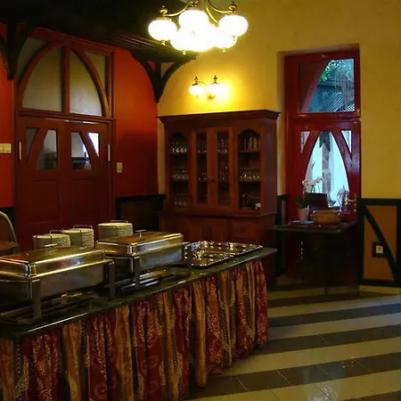 Western Janus Atrium Hotel 3*
